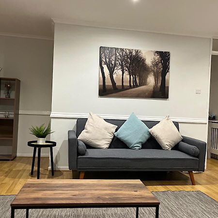 Lovely 2 Bedroom Apartment With Parking Space Londyn Zewnętrze zdjęcie