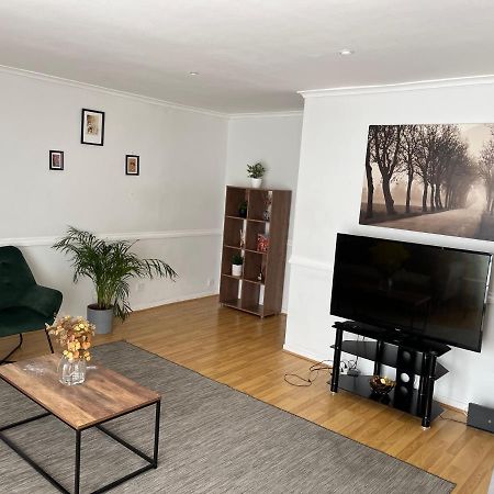 Lovely 2 Bedroom Apartment With Parking Space Londyn Zewnętrze zdjęcie