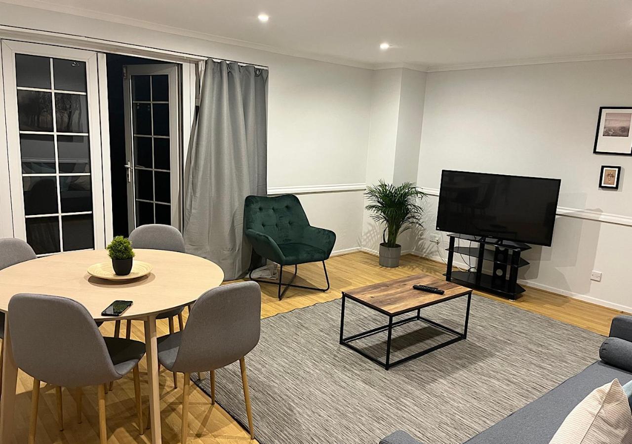 Lovely 2 Bedroom Apartment With Parking Space Londyn Zewnętrze zdjęcie
