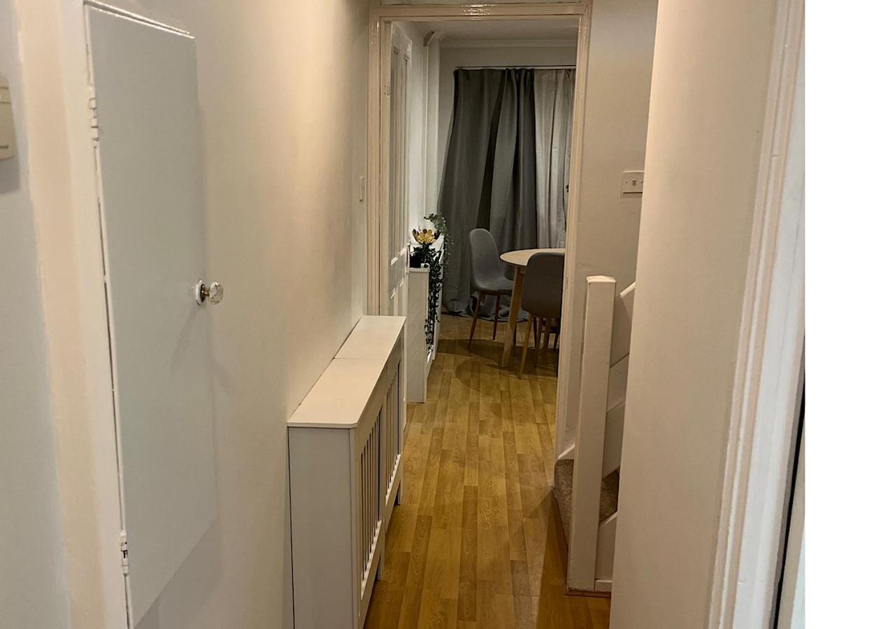 Lovely 2 Bedroom Apartment With Parking Space Londyn Zewnętrze zdjęcie