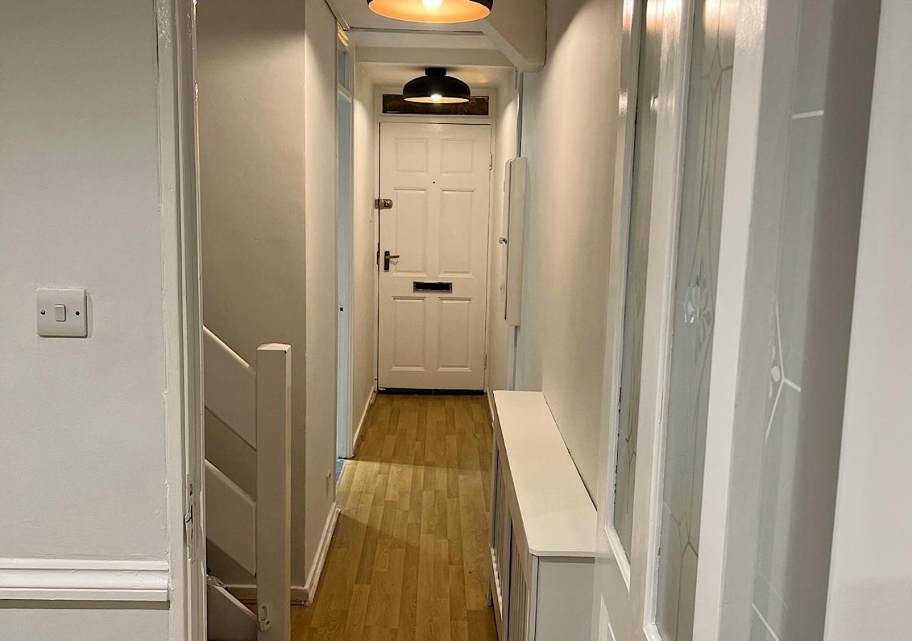 Lovely 2 Bedroom Apartment With Parking Space Londyn Zewnętrze zdjęcie